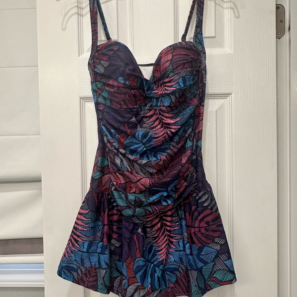 Venis Swim Dress - Skirted Swimsuit - NWT - Size 16 - Picture 1 of 9